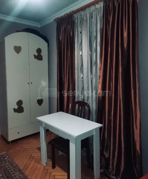 3 Սենյականոց Բնակարան Քարե Շենքում, 74քմ, 4/4 հարկ, Կապիտալ Վերանորոգված, Կահավորված, Արևկող