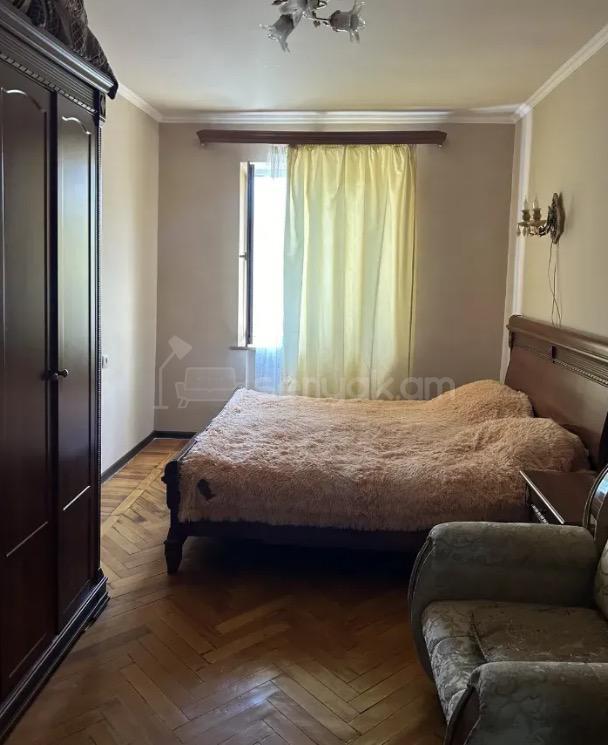 3 Սենյականոց Բնակարան Քարե Շենքում, 73քմ, 2/4 հարկ, Կապիտալ Վերանորոգված, Կահավորված, Արևկող