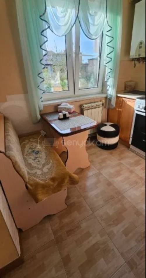 2 Սենյականոց Բնակարան Քարե Շենքում, 50քմ, 3/5 հարկ, Կոսմետիկ Վերանորոգված, Կահավորված, Արևկող