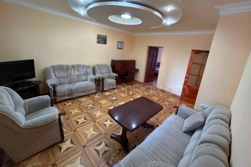 3 Սենյականոց Բնակարան Քարե Շենքում, 76քմ, 4/5 հարկ, Կապիտալ Վերանորոգված, Կահավորված, Արևկող