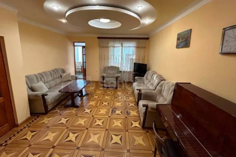 3 Սենյականոց Բնակարան Քարե Շենքում, 76քմ, 4/5 հարկ, Կապիտալ Վերանորոգված, Կահավորված, Արևկող