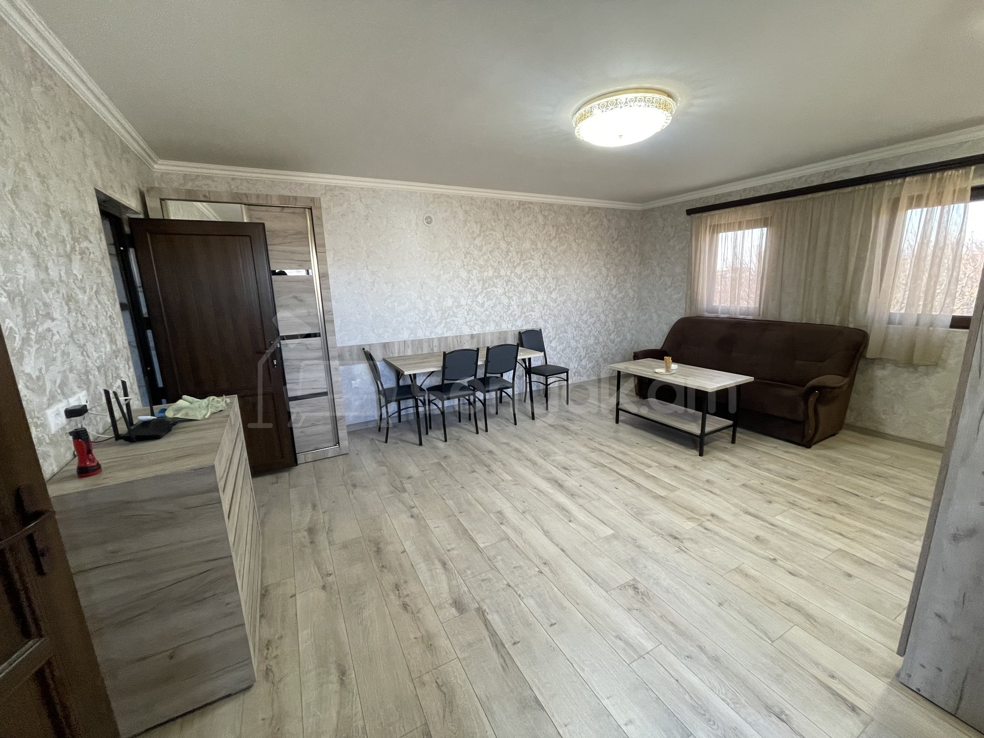 2 Սենյականոց Բնակարան Քարե Շենքում, 40քմ, 2/2 հարկ, Կապիտալ Վերանորոգված, Կահավորված