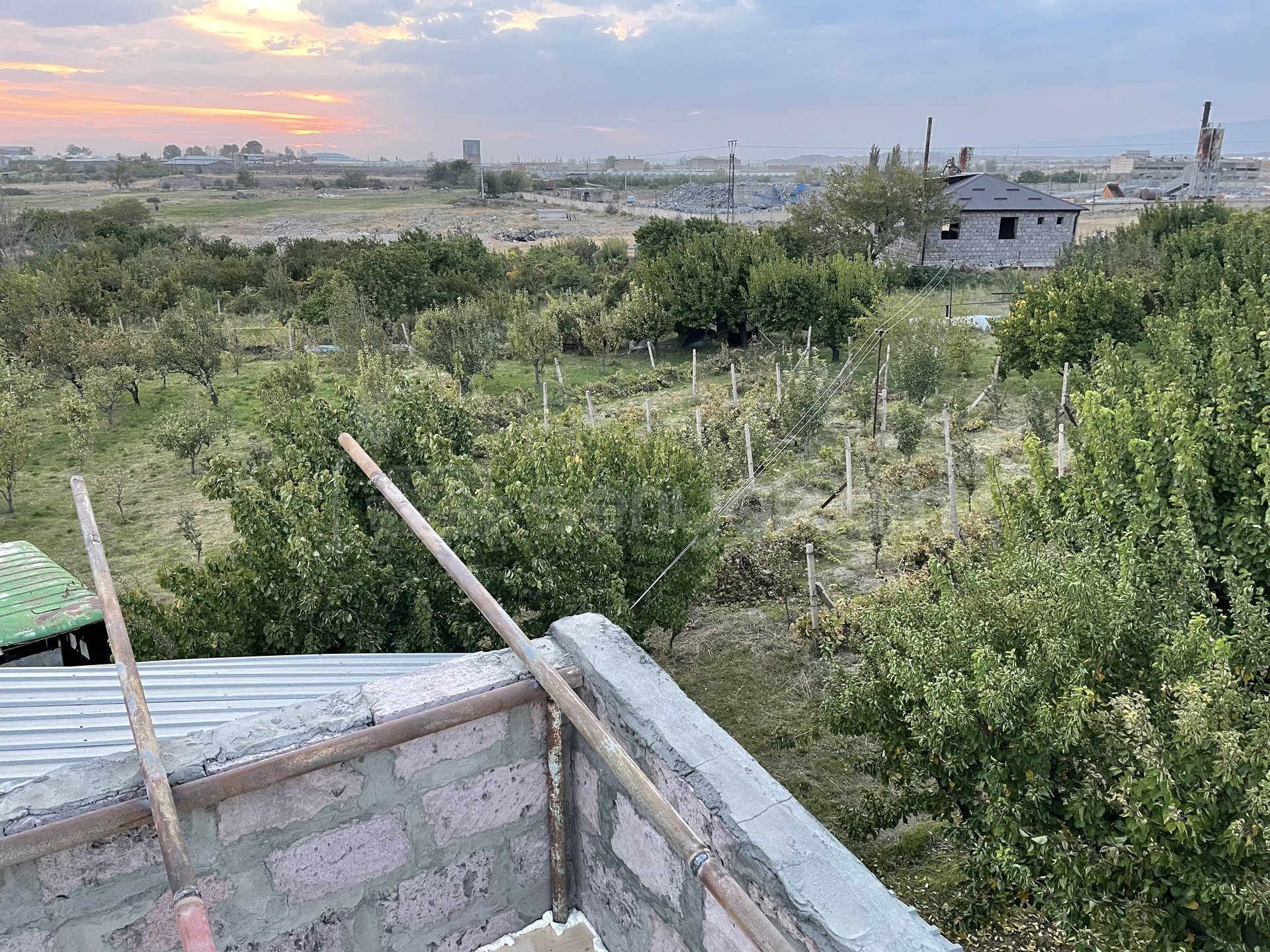 6 Սենյականոց Բնակարան Քարե Շենքում, 500քմ, 2/2 հարկ, Կապիտալ Վերանորոգված