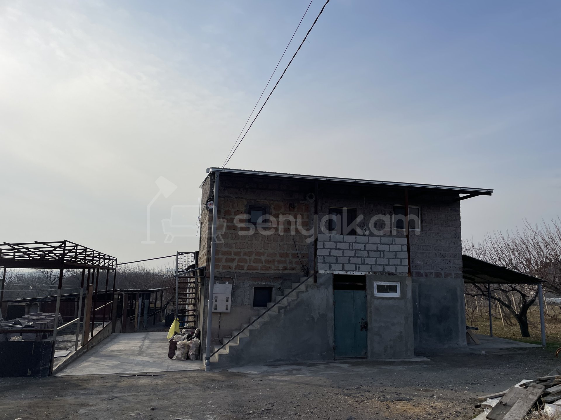 6 Սենյականոց Բնակարան Քարե Շենքում, 500քմ, 2/2 հարկ, Կապիտալ Վերանորոգված