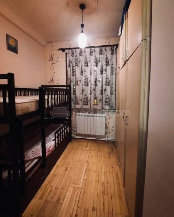 3 Սենյականոց Բնակարան Քարե Շենքում, 74քմ, 4/4 հարկ, Կապիտալ Վերանորոգված, Կահավորված, Արևկող