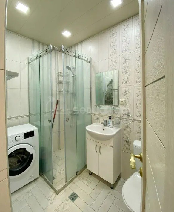 3 Սենյականոց Բնակարան, 75քմ, 3/5 հարկ, Դիզայներական Վերանորոգված, Կահավորված, Արևկող