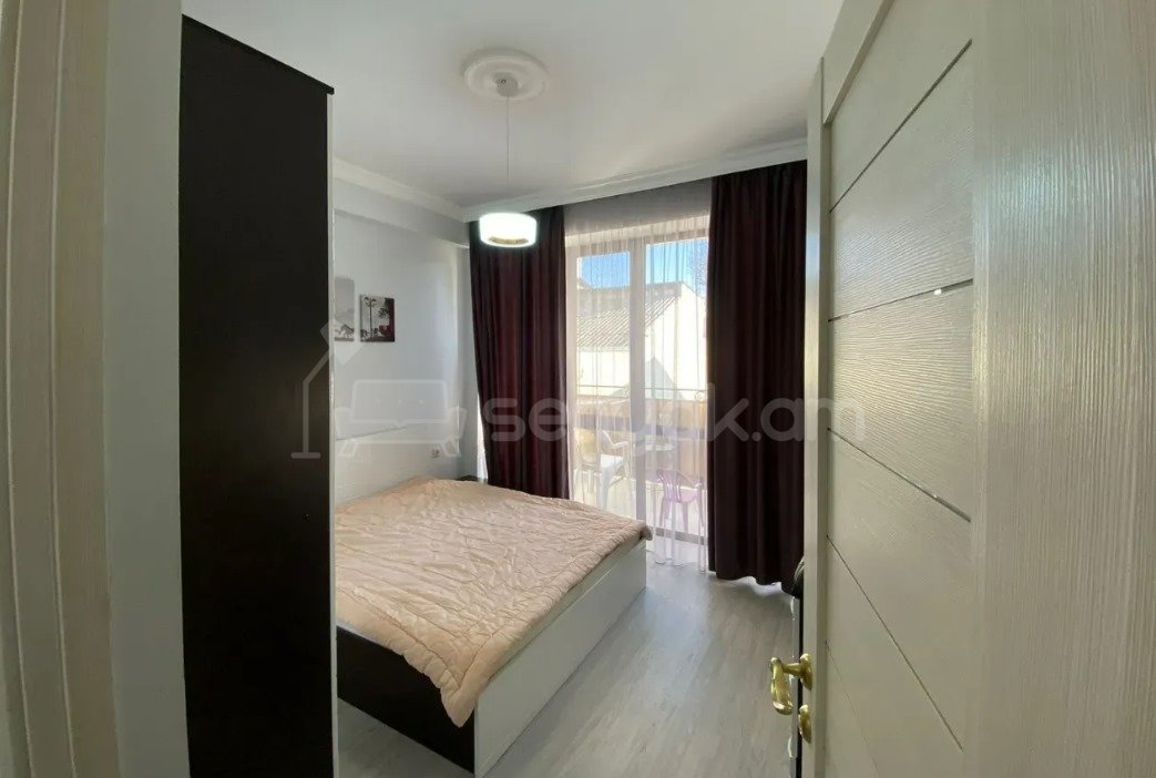 3 Սենյականոց Բնակարան, 75քմ, 3/5 հարկ, Դիզայներական Վերանորոգված, Կահավորված, Արևկող