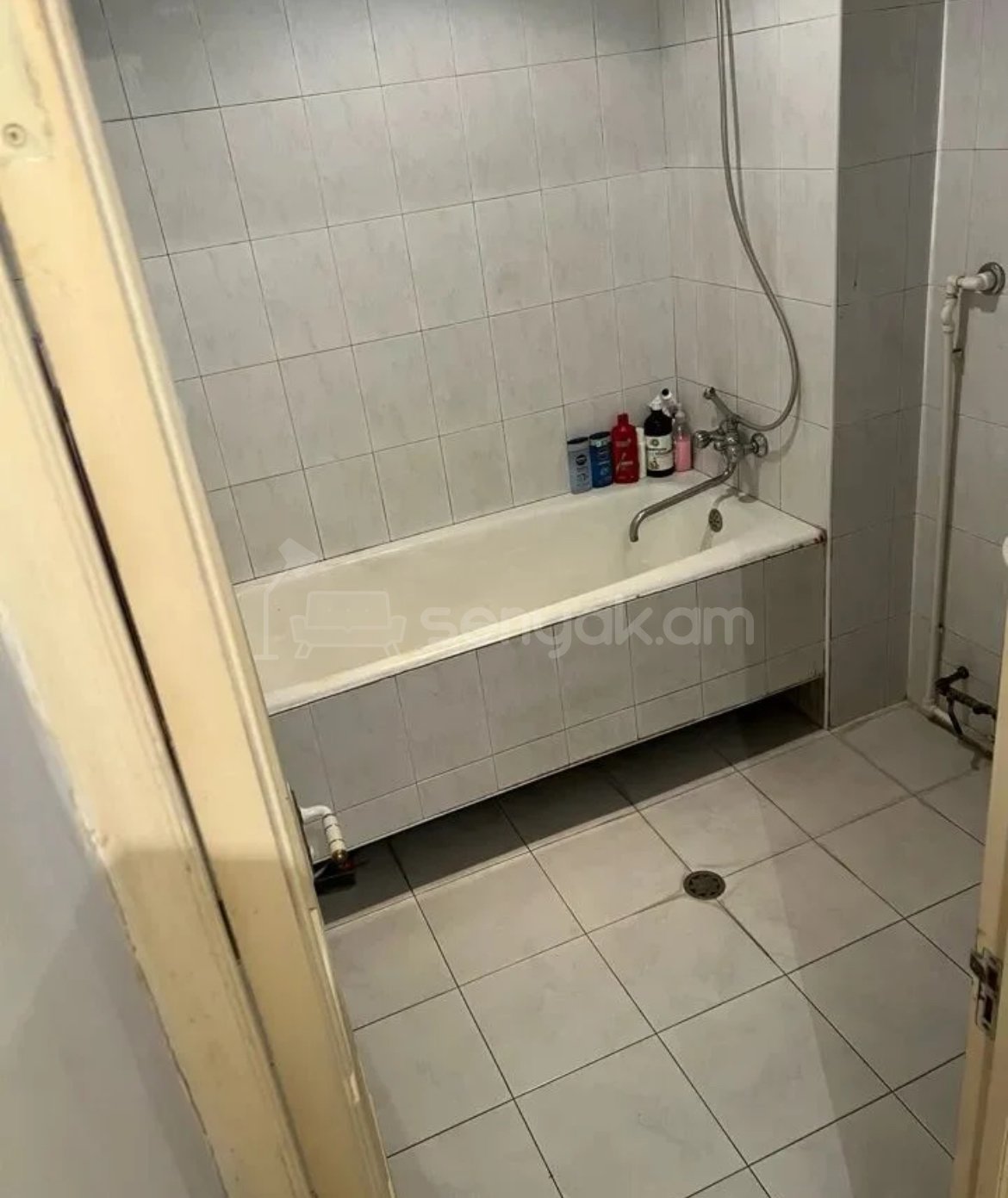 3 Սենյականոց Բնակարան Քարե Շենքում, 93քմ, 2/5 հարկ, Կոսմետիկ Վերանորոգված