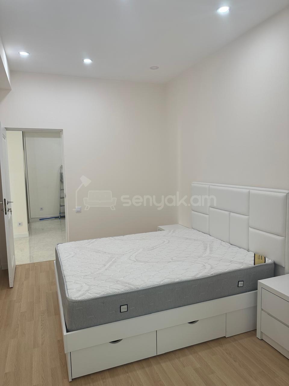 4 Սենյականոց Բնակարան, 96քմ, 6/11 հարկ, Դիզայներական Վերանորոգված, Կահավորված, Արևկող