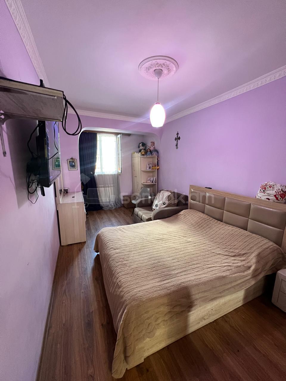 3 Սենյականոց Բնակարան Քարե Շենքում, 78քմ, 1/5 հարկ, Կոսմետիկ Վերանորոգված