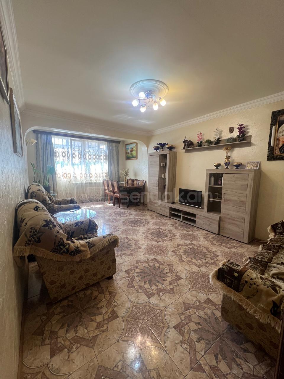 3 Սենյականոց Բնակարան Քարե Շենքում, 78քմ, 1/5 հարկ, Կոսմետիկ Վերանորոգված