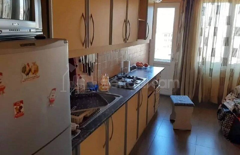 3 Սենյականոց Բնակարան Քարե Շենքում, 79քմ, 5/5 հարկ, Կապիտալ Վերանորոգված