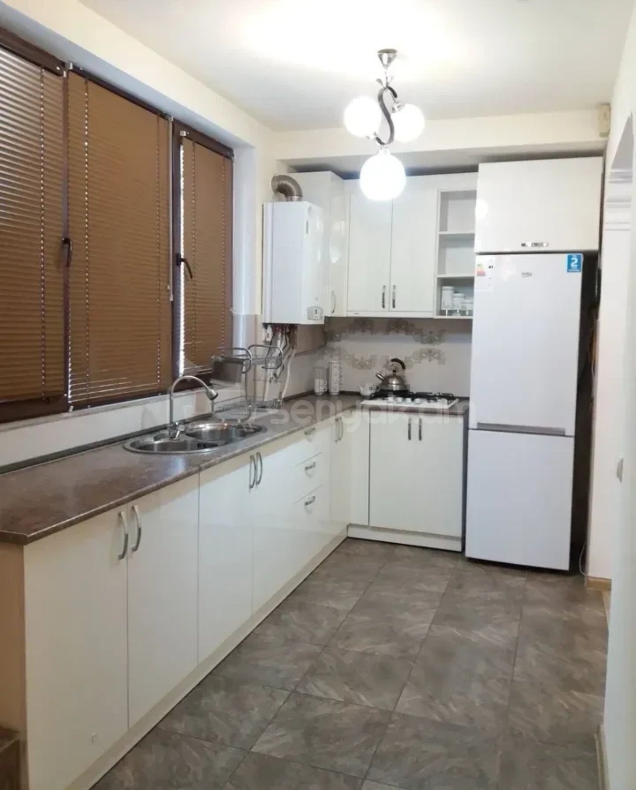 2 Սենյականոց Բնակարան Քարե Շենքում, 70քմ, 1/5 հարկ, Կապիտալ Վերանորոգված, Կահավորված, Արևկող