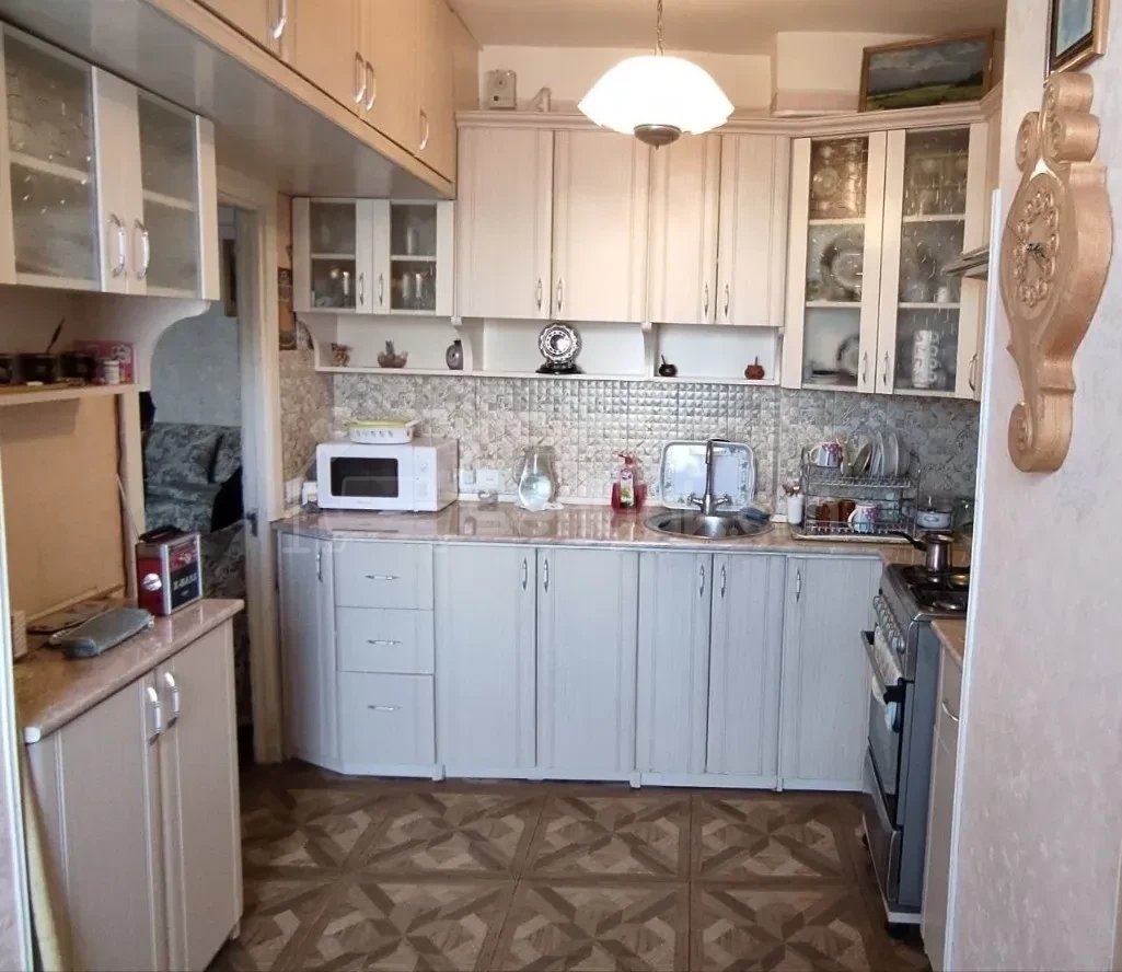 3 Սենյականոց Բնակարան Քարե Շենքում, 70քմ, 5/5 հարկ, Կապիտալ Վերանորոգված, Կահավորված, Արևկող