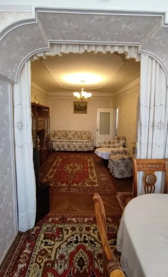 3 Սենյականոց Բնակարան Քարե Շենքում, 70քմ, 5/5 հարկ, Կապիտալ Վերանորոգված, Կահավորված, Արևկող
