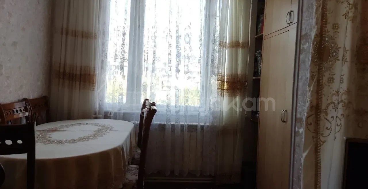 3 Սենյականոց Բնակարան Քարե Շենքում, 70քմ, 5/5 հարկ, Կապիտալ Վերանորոգված, Կահավորված, Արևկող