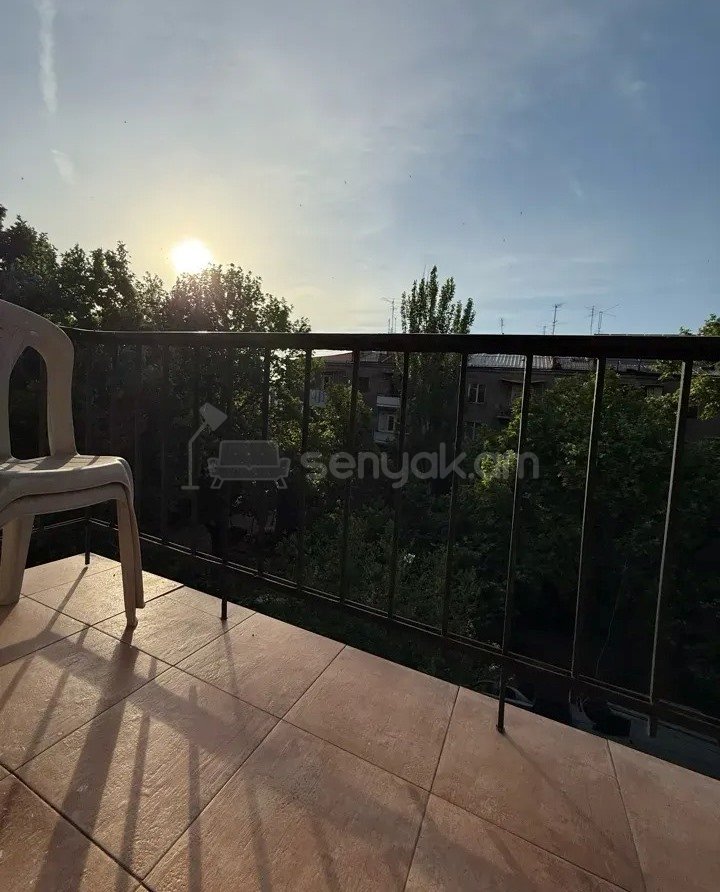 2 Սենյականոց Բնակարան Քարե Շենքում, 58քմ, 5/5 հարկ, Կապիտալ Վերանորոգված