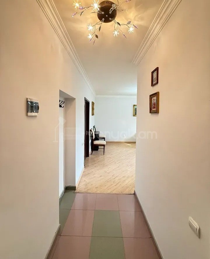 2 Սենյականոց Բնակարան Քարե Շենքում, 58քմ, 5/5 հարկ, Կապիտալ Վերանորոգված