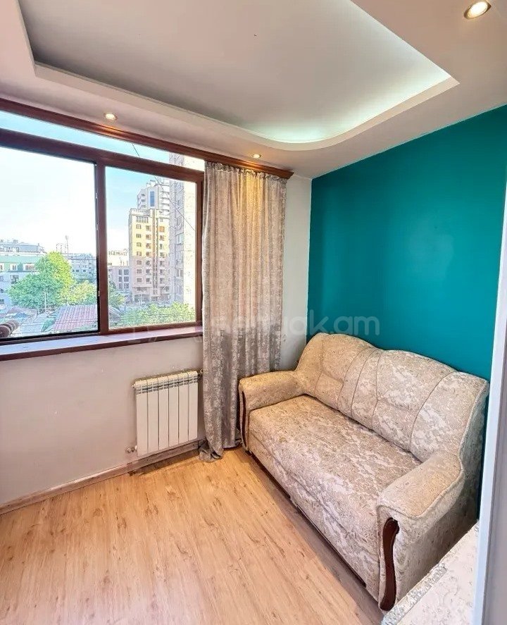 2 Սենյականոց Բնակարան Քարե Շենքում, 58քմ, 5/5 հարկ, Կապիտալ Վերանորոգված