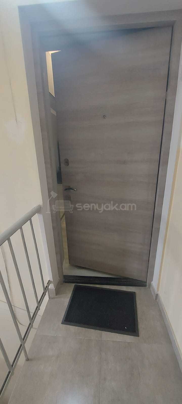 2 Սենյականոց Բնակարան Քարե Շենքում, 60քմ, 5/5 հարկ, Նորմալ Վիճակում