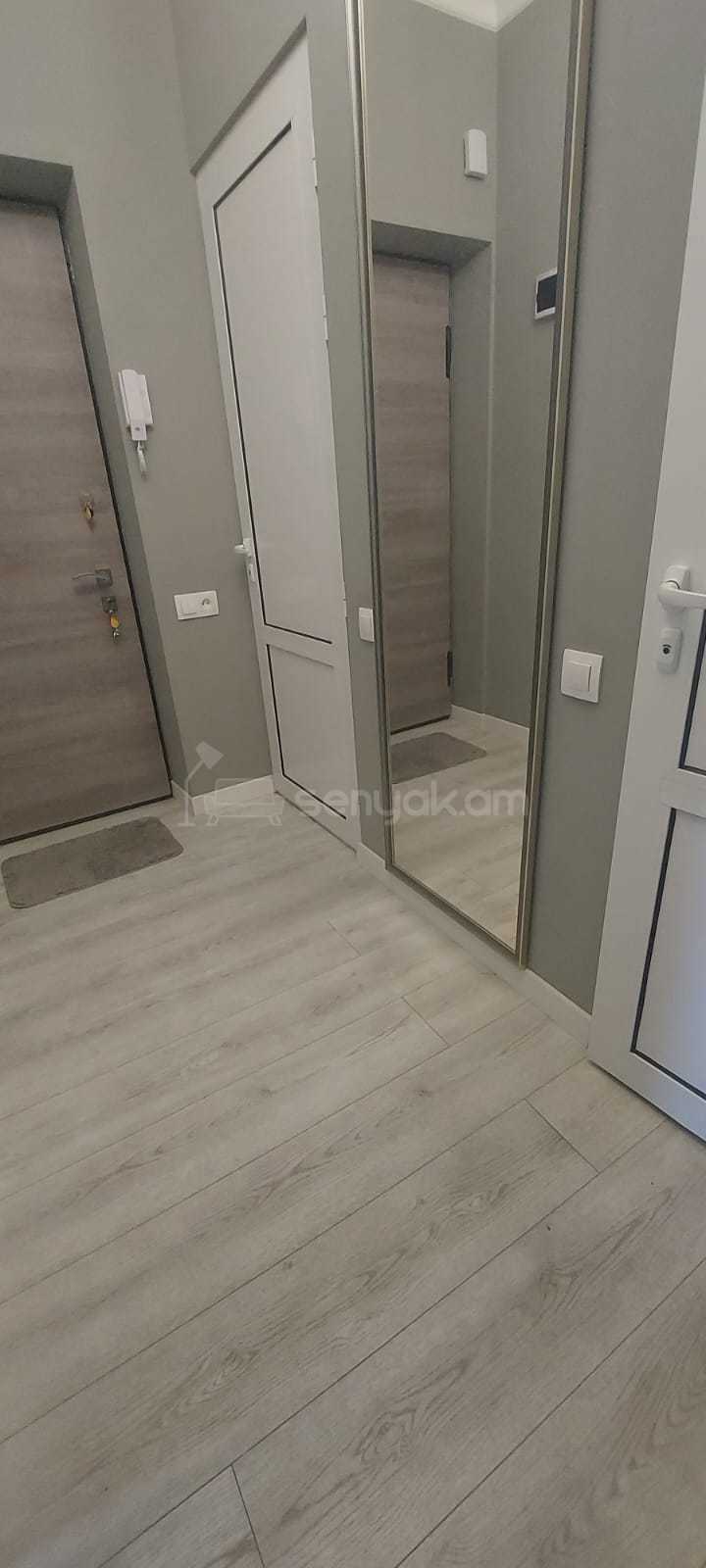 2 Սենյականոց Բնակարան Քարե Շենքում, 60քմ, 5/5 հարկ, Նորմալ Վիճակում