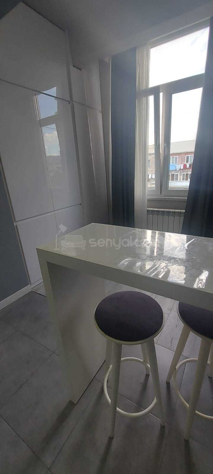 2 Սենյականոց Բնակարան Քարե Շենքում, 60քմ, 5/5 հարկ, Նորմալ Վիճակում