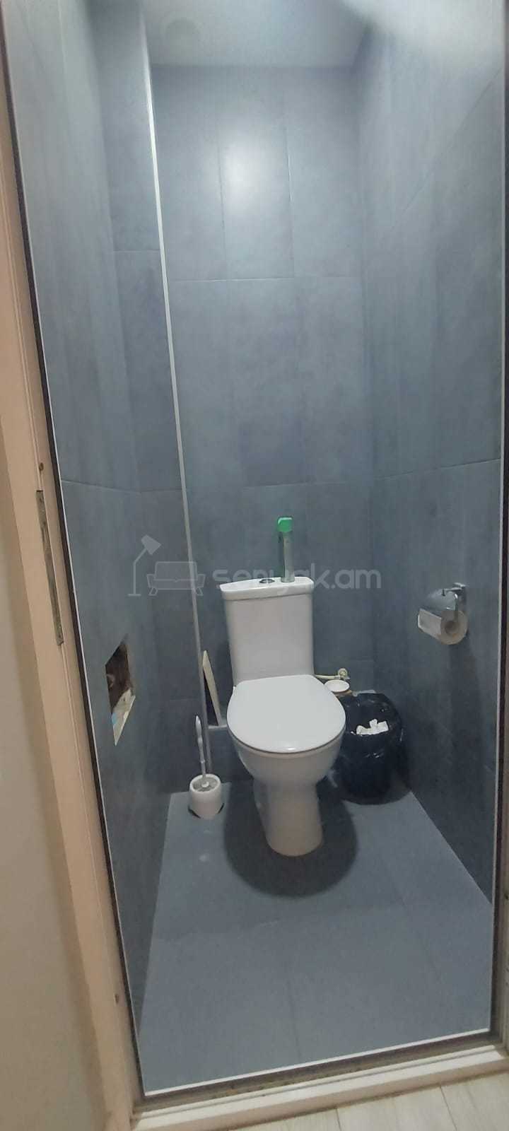 2 Սենյականոց Բնակարան Քարե Շենքում, 60քմ, 5/5 հարկ, Նորմալ Վիճակում