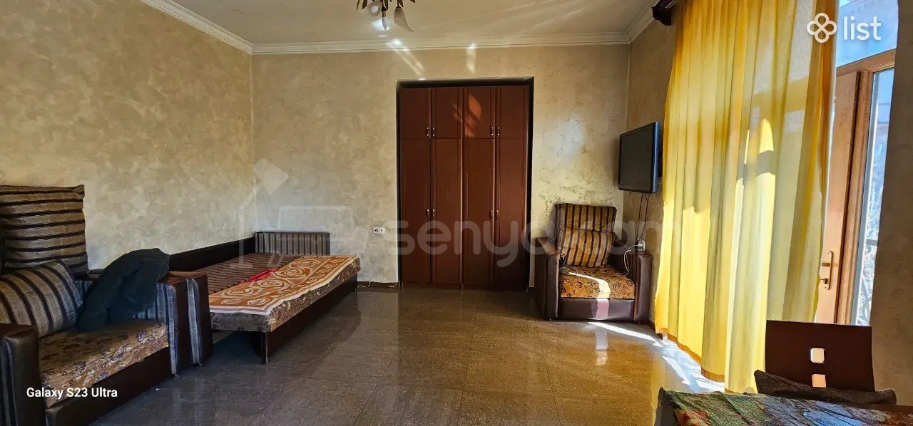 1 Սենյականոց Բնակարան Քարե Շենքում, 45քմ, 3/3 հարկ, Կապիտալ Վերանորոգված, Կահավորված, Արևկող