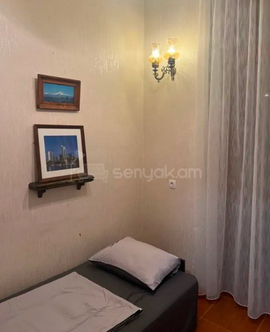 3 Սենյականոց Բնակարան Քարե Շենքում, 70քմ, 3/4 հարկ, Կապիտալ Վերանորոգված, Կահավորված, Արևկող