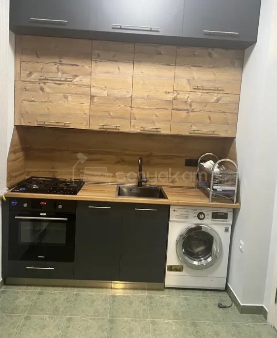3 Սենյականոց Բնակարան Քարե Շենքում, 70քմ, 3/4 հարկ, Կապիտալ Վերանորոգված, Կահավորված, Արևկող