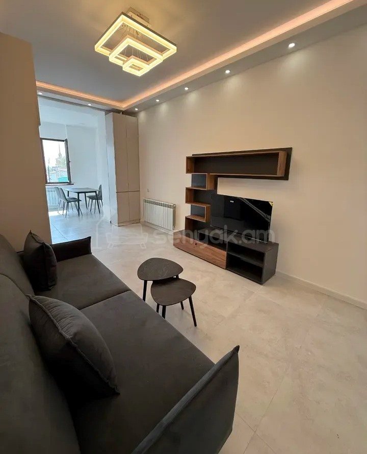 3 Սենյականոց Բնակարան Քարե Շենքում, 54քմ, 3/3 հարկ, Կապիտալ Վերանորոգված