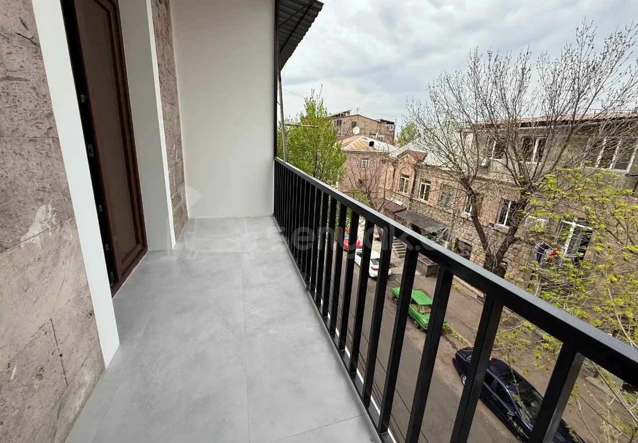 3 Սենյականոց Բնակարան Քարե Շենքում, 54քմ, 3/3 հարկ, Կապիտալ Վերանորոգված