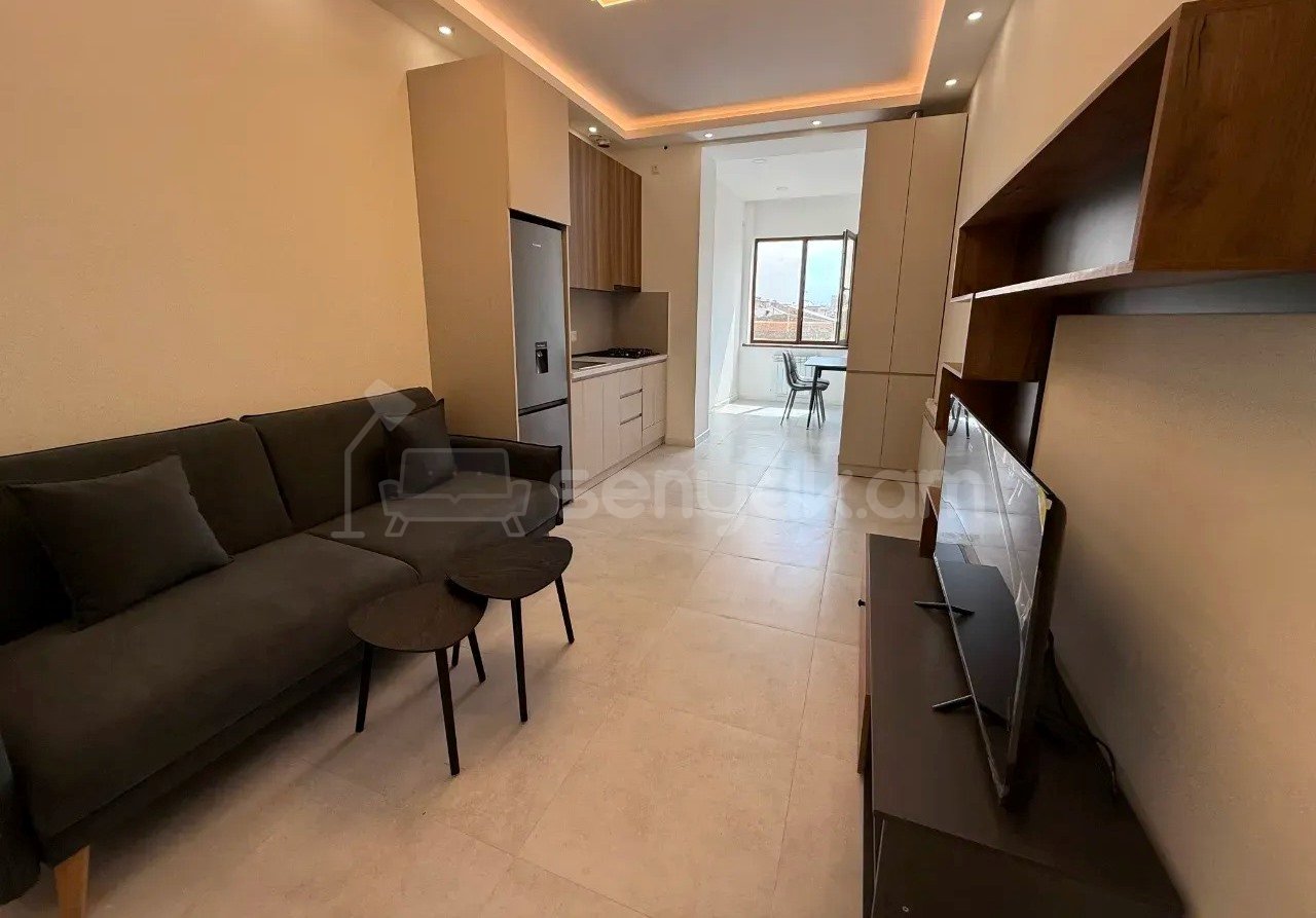 3 Սենյականոց Բնակարան Քարե Շենքում, 54քմ, 3/3 հարկ, Կապիտալ Վերանորոգված
