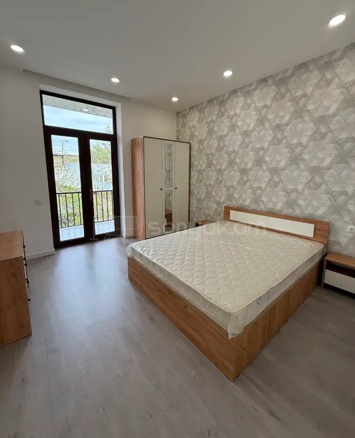 3 Սենյականոց Բնակարան Քարե Շենքում, 54քմ, 3/3 հարկ, Կապիտալ Վերանորոգված