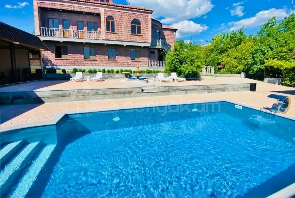 1 Սենյականոց Շքեղ Առանձնատուն, 150քմ, Լողավազանով