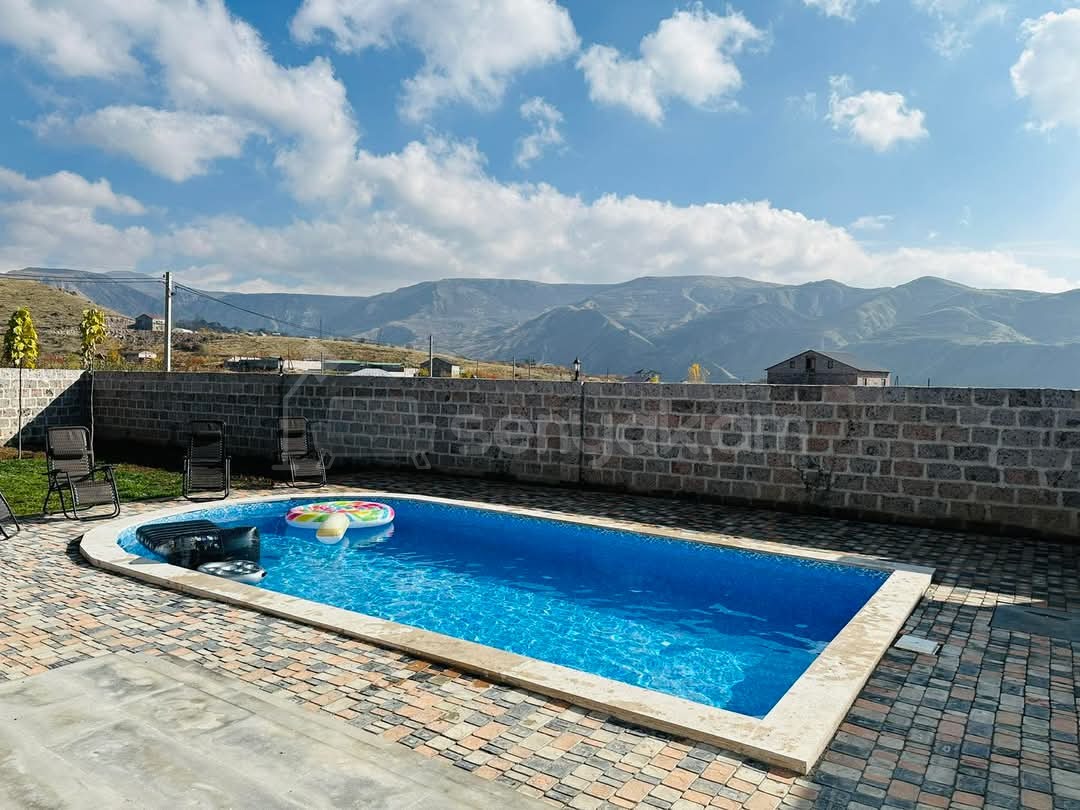 5 Սենյականոց Շքեղ Առանձնատուն, 200քմ, Լողավազանով