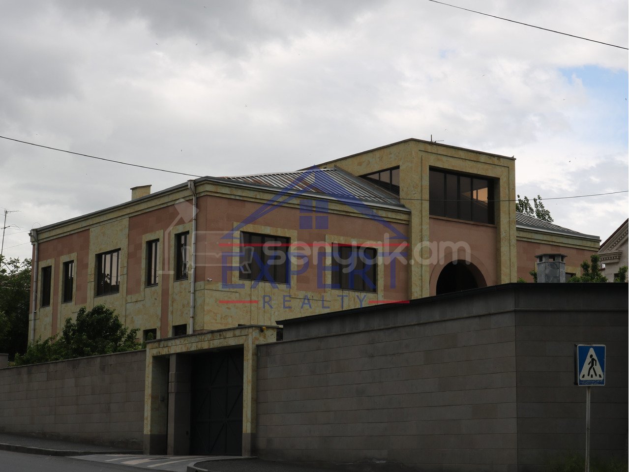 8 Սենյականոց Շքեղ Առանձնատուն, 1400քմ, Կահավորված, Ավտոտնակով