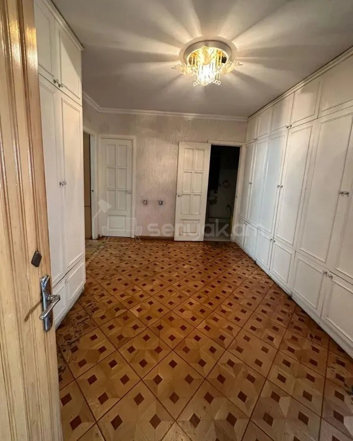 3 Սենյականոց Բնակարան Քարե Շենքում, 100քմ, 4/5 հարկ, Կապիտալ Վերանորոգված, Կահավորված