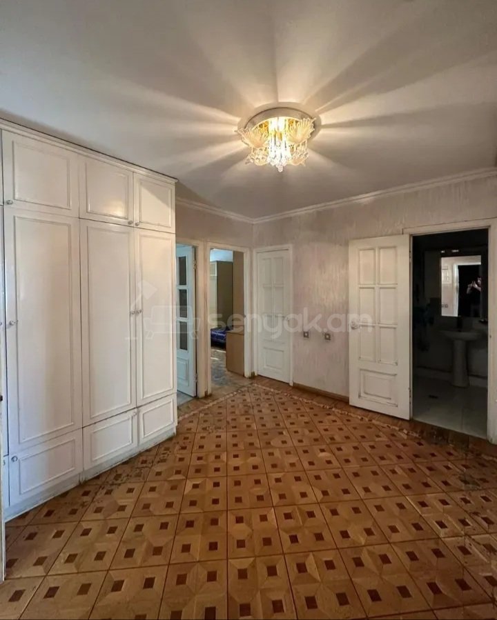 3 Սենյականոց Բնակարան Քարե Շենքում, 100քմ, 4/5 հարկ, Կապիտալ Վերանորոգված, Կահավորված
