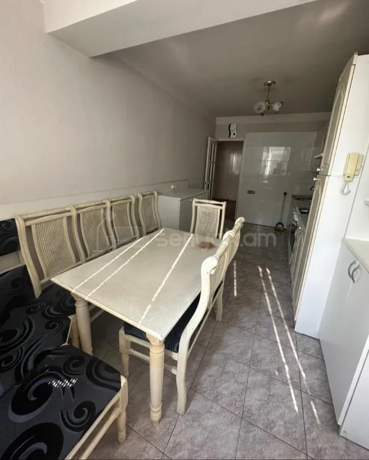 3 Սենյականոց Բնակարան Քարե Շենքում, 100քմ, 4/5 հարկ, Կապիտալ Վերանորոգված, Կահավորված