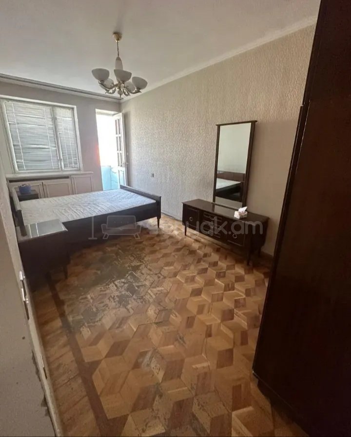 3 Սենյականոց Բնակարան Քարե Շենքում, 100քմ, 4/5 հարկ, Կապիտալ Վերանորոգված, Կահավորված