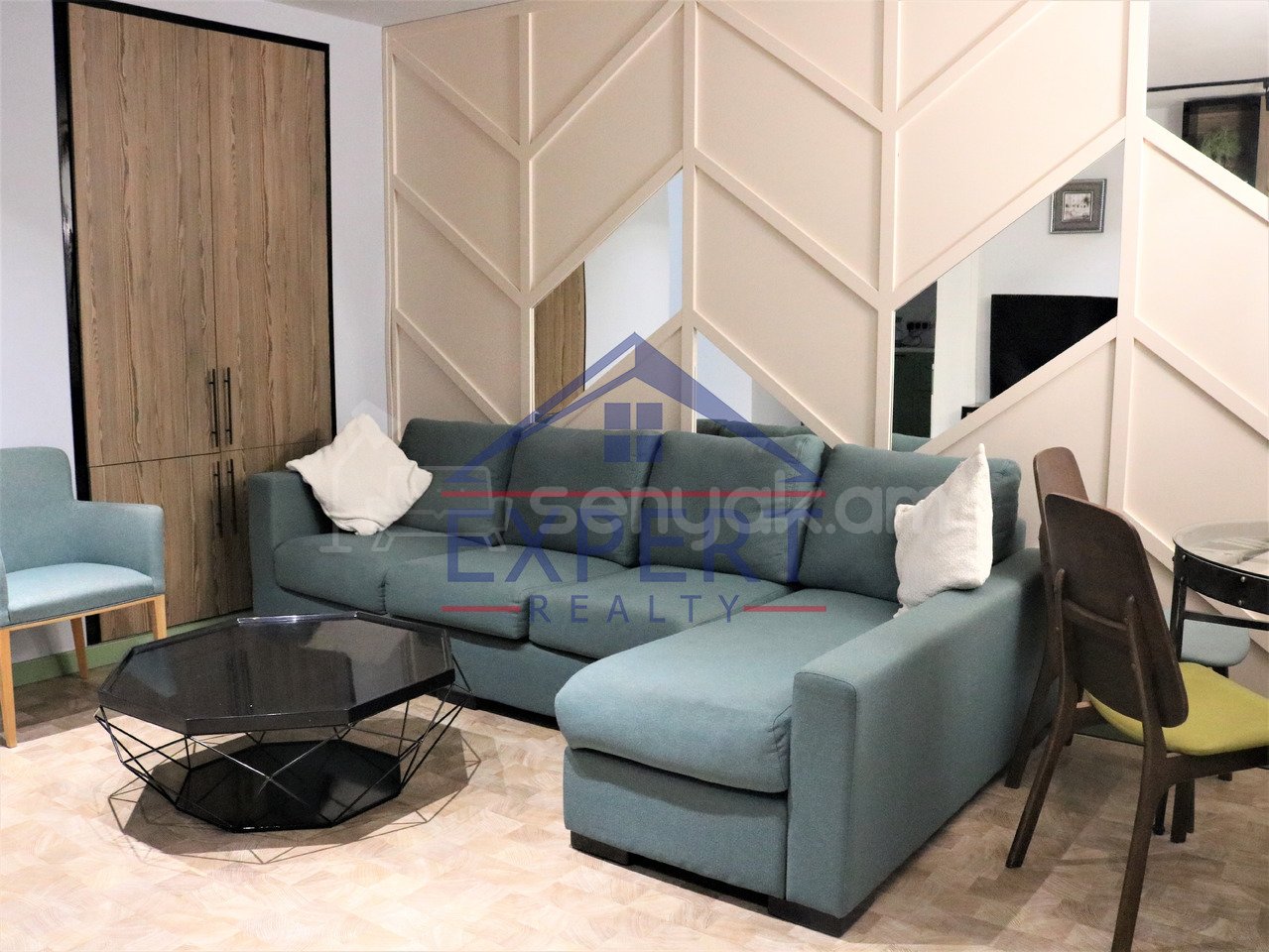 2 Սենյականոց Բնակարան Քարե Շենքում, 60քմ, 2/5 հարկ, Դիզայներական Վերանորոգված