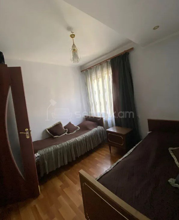 5 Սենյականոց Բնակարան Քարե Շենքում, 96քմ, 2/4 հարկ, Կապիտալ Վերանորոգված