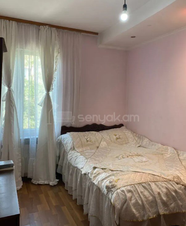 5 Սենյականոց Բնակարան Քարե Շենքում, 96քմ, 2/4 հարկ, Կապիտալ Վերանորոգված