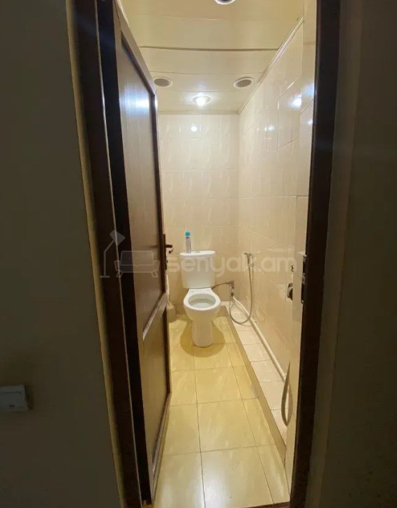 5 Սենյականոց Բնակարան Քարե Շենքում, 96քմ, 2/4 հարկ, Կապիտալ Վերանորոգված