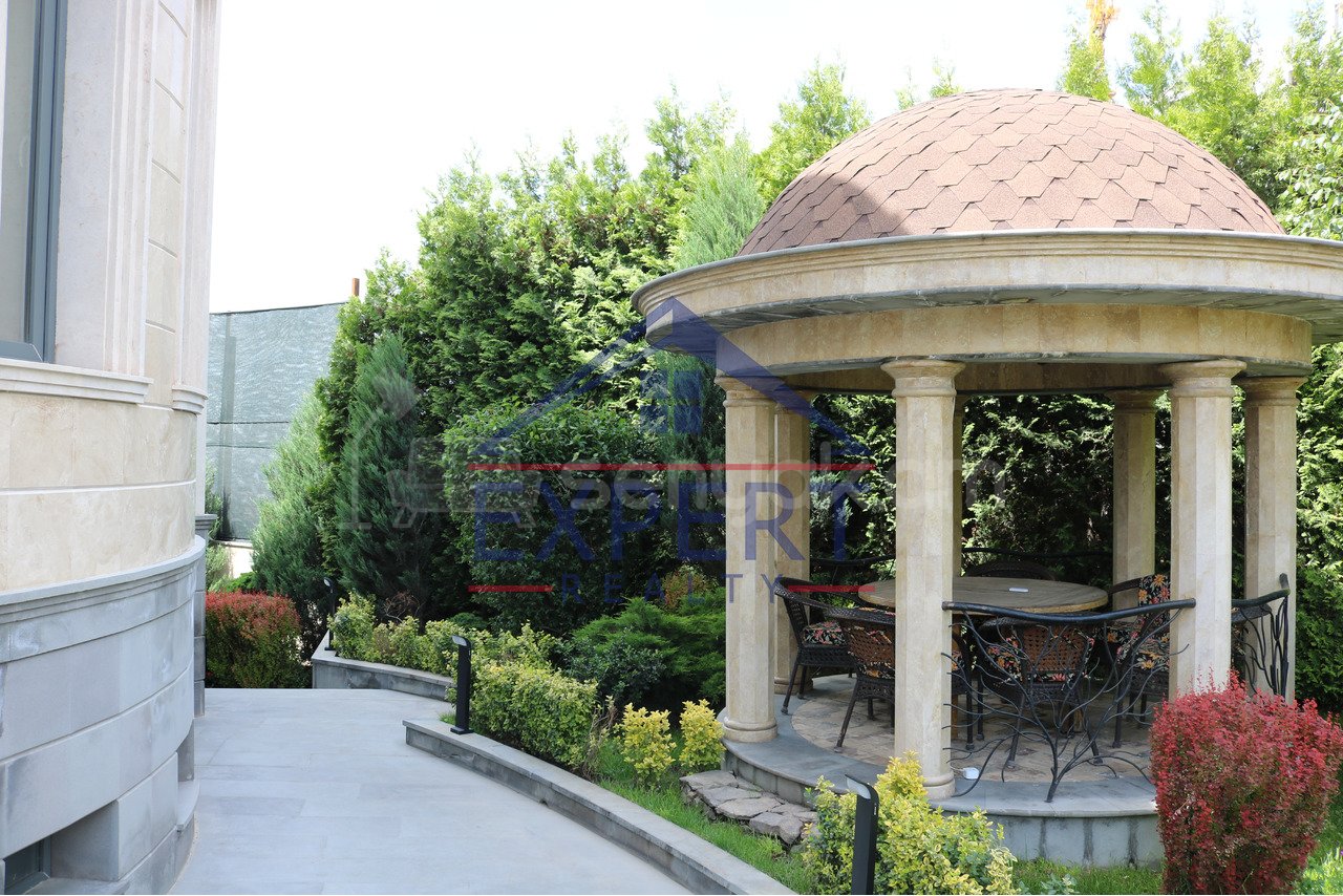 8 Սենյականոց Նորակառույց Շքեղ Առանձնատուն, 900քմ, Մասամբ Կահավորված, Լողավազանով, Ավտոտնակով