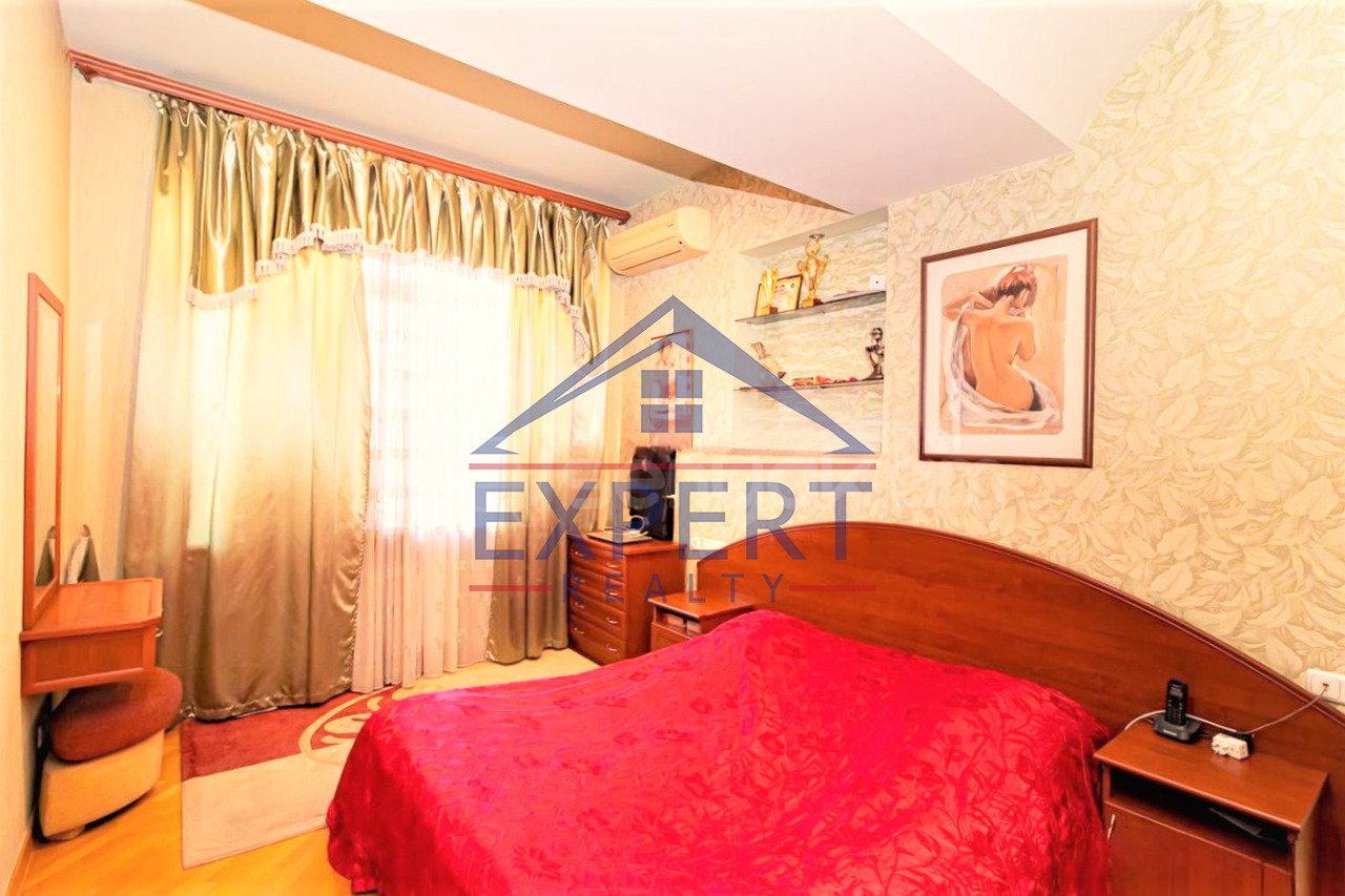 3 Սենյականոց Բնակարան Քարե Շենքում, 113քմ, 3/5 հարկ, Կապիտալ Վերանորոգված