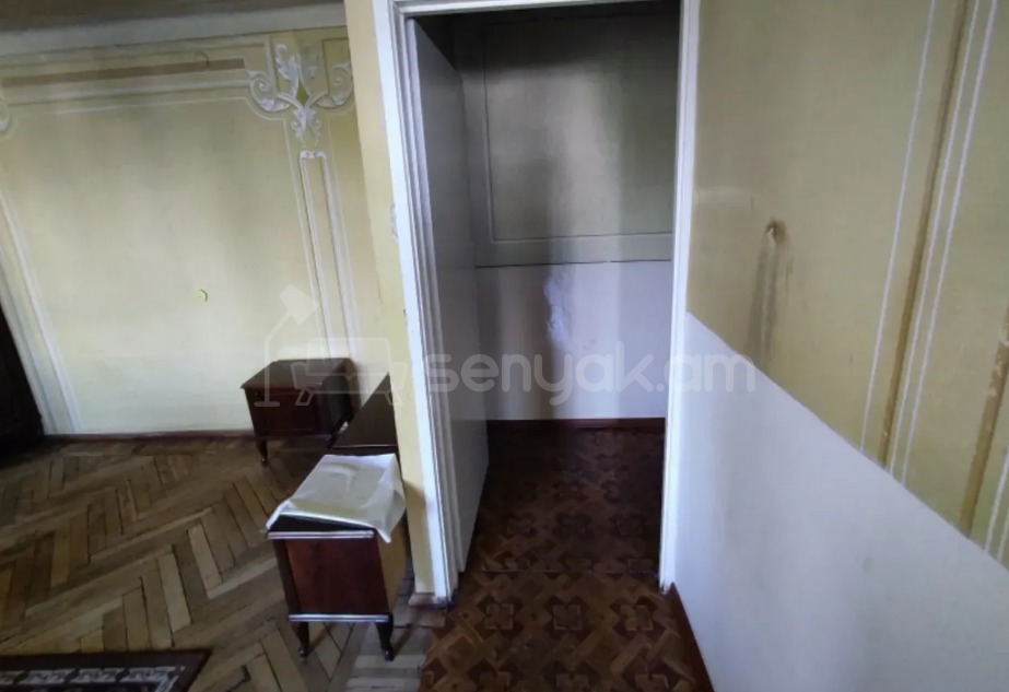 1 Սենյականոց Բնակարան Քարե Շենքում, 38քմ, 4/4 հարկ, Պետական Վիճակում