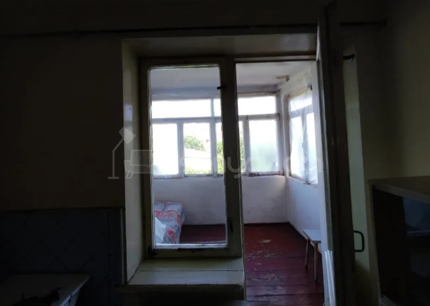 1 Սենյականոց Բնակարան Քարե Շենքում, 38քմ, 4/4 հարկ, Պետական Վիճակում