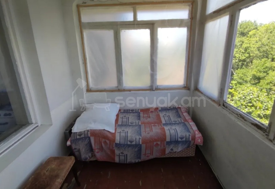 1 Սենյականոց Բնակարան Քարե Շենքում, 38քմ, 4/4 հարկ, Պետական Վիճակում